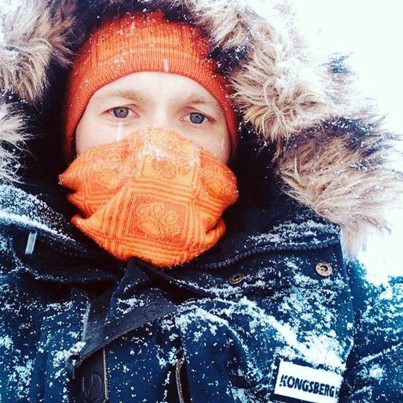 Dakota wool neck warmer - paw pattern