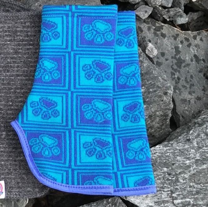 Main Image Canelana wool wrist warmers paw pattern