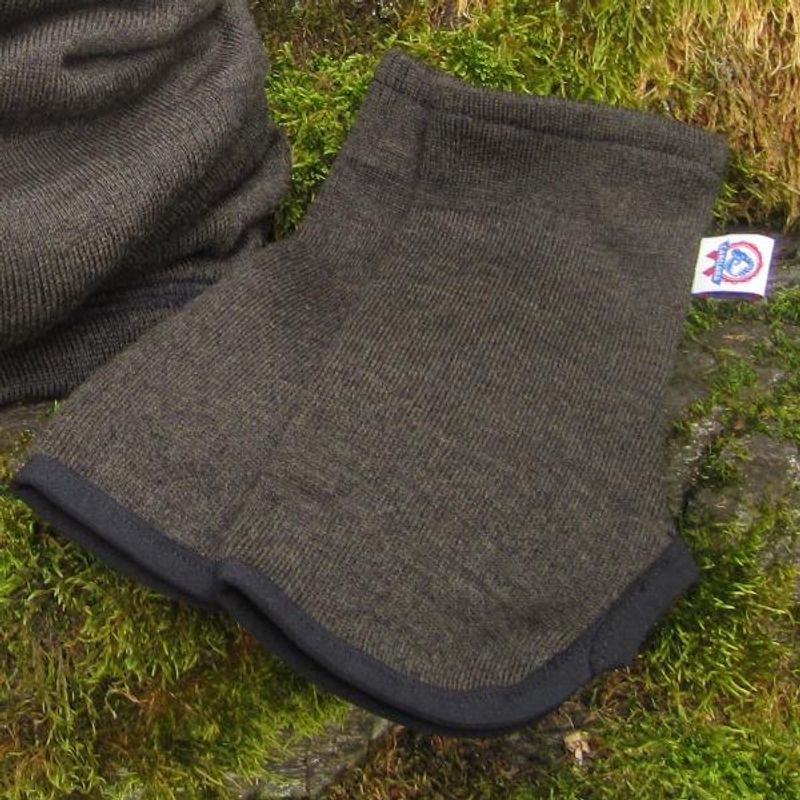 Canelana Hunter wrist warmers