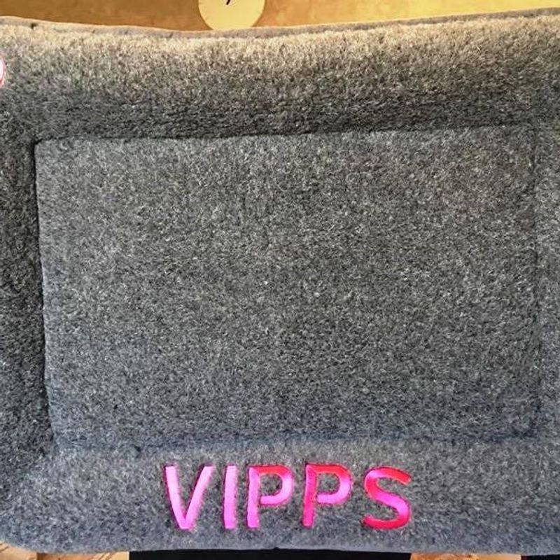 Canelana 100% ull seng hund i bestilt farge og/eller brodert nav